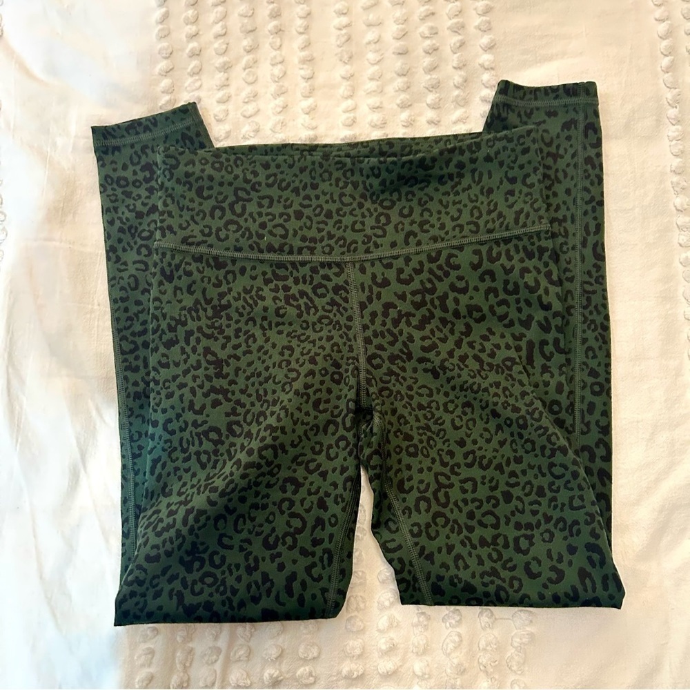 GapFit Women’s Green Leopard Print Blackout Compression Workout Leggings Sz S